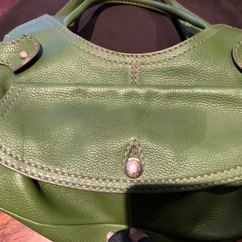 TOD’S spring green leather hand bag with gold capsules, three compartments - Picture 2 of 9